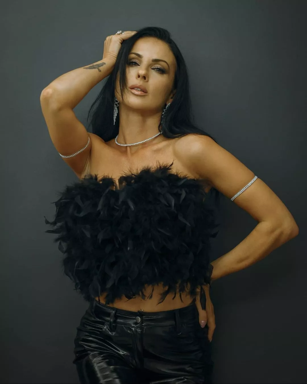 Znana wokalistka disco polo odsłoniła swój tatuaż na plecach! Internauci w szoku! Kto o takim marzy?!